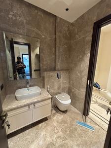 Bathroom Image of 1800 Sq.ft 3 BHK Builder Floor for rent in Swaraj Homes RWA Hauz Khas Block C 1, Safdarjung Development Area New Delhi for Rs. 200000