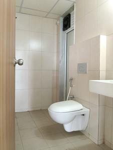 Common Bathroom Image of 1100 Sq.ft 3 BHK Apartment / Flat for rent in Godrej Emerald, Kasarvadavali Thane for Rs. 36500