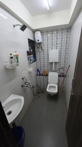 Bathroom Image of 392 Sq.ft 1 BHK Apartment / Flat for sale in N A Bismillah Arcade 2, Madanpura Mumbai for Rs. 10500000