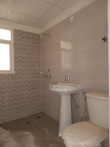Common Bathroom Image of 975 Sq.ft 2 BHK Apartment / Flat for sale in Amrapali Verona Heights, Noida Extension Greater Noida for Rs. 7300000