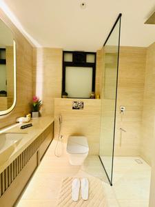 Bathroom Image of 900 Sq.ft 2 BHK Apartment / Flat for sale in The Address By GS Bandra, Bandra East Mumbai for Rs. 35500000