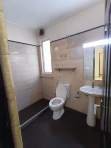 Bathroom Image of 1412 Sq.ft 3 BHK Apartment / Flat for sale in Sethi Max Royal, Sector 76 Noida for Rs. 15700000