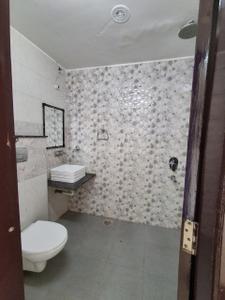 Bathroom Image of 1200 Sq.ft 6 BHK Independent House for sale in Sector 7 Gurgaon for Rs. 8500000