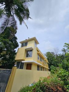 Image of 1000 Sq.ft 2 BHK Apartment / Flat for rent in Thana, Kannur for Rs. 20000