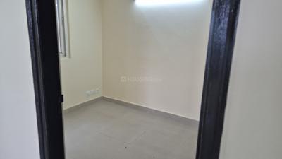 Bedroom Image of 1050 Sq.ft 2.5 BHK Apartment / Flat for rent in Sethi Max Royal, Sector 76 Noida for Rs. 28000