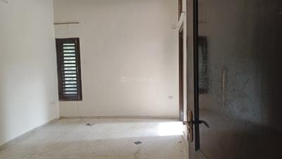 Bedroom Image of 1800 Sq.ft 2 BHK Builder Floor for rent in Chittaranjan Park New Delhi for Rs. 75000