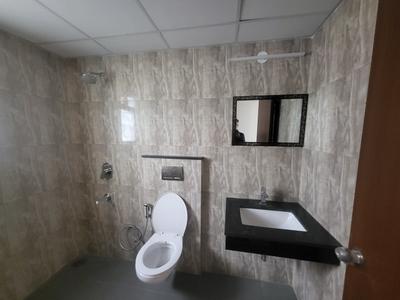 Bathroom Image of 1500 Sq.ft 3 BHK Apartment / Flat for sale in Shapoorji Pallonji JoyVille, Sector 102 Gurgaon for Rs. 29000000