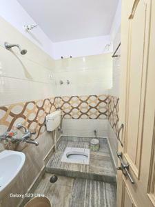 Bathroom Image of 700 Sq.ft 2 BHK Independent House for rent in North Shastri Nagar Patna for Rs. 8000
