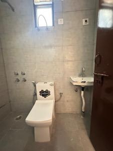 Bathroom Image of 250 Sq.ft 1 RK Apartment / Flat for rent in Palam Vihar Extension Gurgaon for Rs. 12000