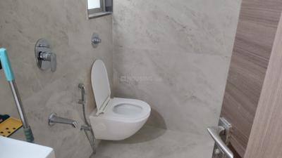 Bathroom Image of 450 Sq.ft 1 BHK Apartment / Flat for rent in Borivali West Mumbai for Rs. 36000