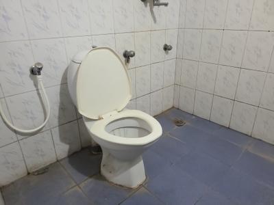 Bathroom Image of 700 Sq.ft 1 BHK Apartment / Flat for rent in Shanti Nagar Bengaluru for Rs. 32000