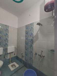 Bathroom Image of 1250 Sq.ft 2 BHK Builder Floor for rent in Gomti Nagar Lucknow for Rs. 20000