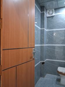Common Bathroom Image of 1050 Sq.ft 2 BHK Apartment / Flat for sale in Sector 104 Noida for Rs. 4200000