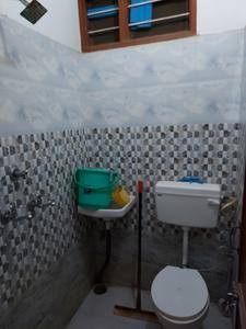 Bathroom Image of 700 Sq.ft 1 BHK Builder Floor for rent in Urban Estate Patiala for Rs. 5000