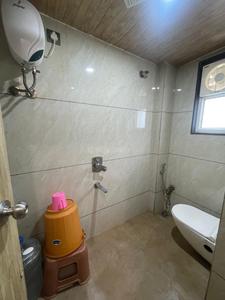 Bathroom Image of 600 Sq.ft 1 BHK Independent House for rent in Shivaji Nagar Pune for Rs. 35000