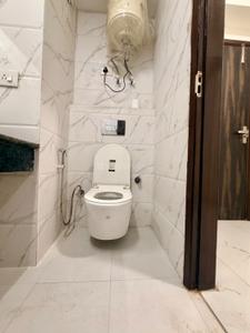 Bathroom Image of 300 Sq.ft 1 RK Studio for rent in Vasant Kunj New Delhi for Rs. 8000