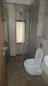 Bathroom Image of 800 Sq.ft 2 BHK Apartment / Flat for rent in Lashkaria Empress, Andheri West Mumbai for Rs. 72000