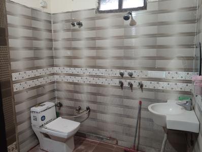 Image of 1000 Sq.ft 3 BHK Builder Floor for rent in Preet Vihar, New Delhi for Rs. 19000