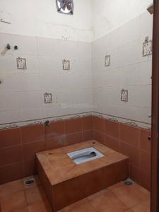 Bathroom Image of 900 Sq.ft 2 BHK Apartment / Flat for rent in Choolaimedu Chennai for Rs. 25000