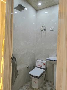 Common Bathroom Image of 825 Sq.ft 2 BHK Builder Floor for sale in Indirapuram Ghaziabad for Rs. 5750000