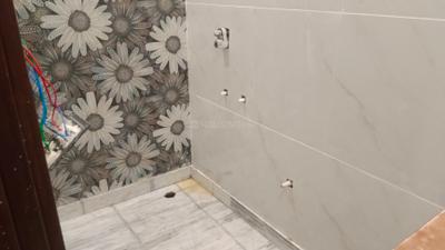 Bathroom Image of 450 Sq.ft 1 BHK Builder Floor for rent in Ashok Nagar New Delhi for Rs. 17000
