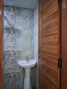 Common Bathroom Image of 1050 Sq.ft 2 BHK Apartment / Flat for sale in Sector 73 Noida for Rs. 3600000