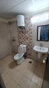Bathroom Image of 750 Sq.ft 1 BHK Apartment / Flat for rent in Amrapali Princely Estate, Sector 76 Noida for Rs. 15000
