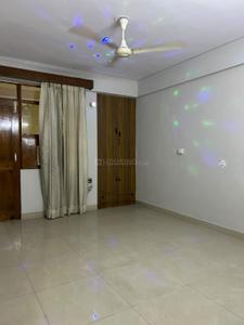 Bedroom Image of 1600 Sq.ft 3 BHK Apartment / Flat for rent in Bathal apartment, Patparganj New Delhi for Rs. 43000