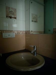 Common Bathroom Two Image of 1935 Sq.ft 3 BHK Builder Floor for sale in DLF Phase 2, Sarhol Gurgaon for Rs. 26000000
