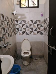 Common Bathroom Image of 900 Sq.ft 3 BHK Builder Floor for rent in Patparganj New Delhi for Rs. 25000