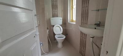 Bathroom Image of 1150 Sq.ft 2 BHK Apartment / Flat for sale in Jodhpur Park Kolkata for Rs. 9000000