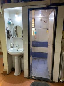 Bathroom Image of 900 Sq.ft 2 BHK Apartment / Flat for rent in Kumar Paritosh, Karve Nagar Pune for Rs. 25000