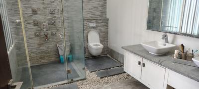 Bathroom Image of 12000 Sq.ft 6 BHK Independent House for rent in Jubilee Hills Hyderabad for Rs. 1000000