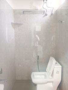 Common Bathroom Image of 711 Sq.ft 1 BHK Apartment / Flat for rent in Madhapur Hyderabad for Rs. 28000