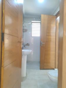 Common Bathroom Image of 2250 Sq.ft 4 BHK Builder Floor for sale in Green Field Colony Faridabad for Rs. 20000000