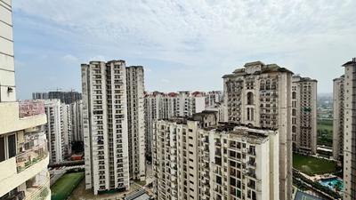 Image of 1250 Sq.ft 2.5 BHK Apartment / Flat for sale in Mahagun Moderne, Sector 78, Noida for Rs. 16500000