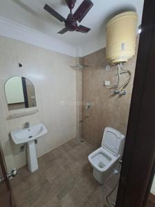 Bathroom Image of 1440 Sq.ft 3 BHK Builder Floor for rent in Kailash Colony New Delhi for Rs. 95000