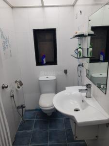 Bathroom Image of 800 Sq.ft 2 BHK Apartment / Flat for rent in Dar Al Mawadda, Nagpada Mumbai for Rs. 75000