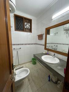 Bathroom Image of 1800 Sq.ft 3 BHK Builder Floor for sale in Green Park New Delhi for Rs. 45000000