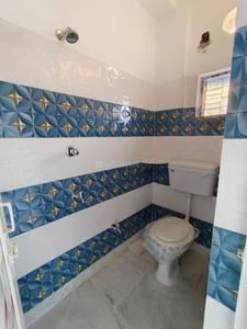Bathroom Image of 850 Sq.ft 2 BHK Apartment / Flat for sale in Tollygunge Kolkata for Rs. 3000000