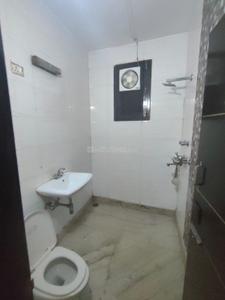 Bathroom Image of 950 Sq.ft 2 BHK Builder Floor for rent in Ramesh Nagar New Delhi for Rs. 24000