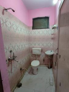 Bathroom Image of 550 Sq.ft 2 BHK Builder Floor for rent in Mayur Vihar Phase 1 New Delhi for Rs. 17000
