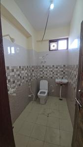 Bathroom Image of 372 Sq.ft 1 RK Apartment / Flat for rent in Sector 72 Noida for Rs. 12599