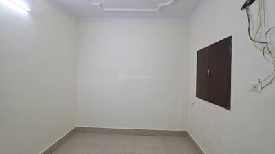 Bedroom Image of 1000 Sq.ft 3 BHK Apartment / Flat for rent in Shalimar Bagh New Delhi for Rs. 30000