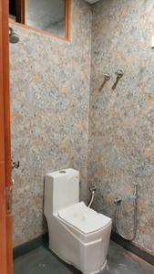 Bathroom Image of 650 Sq.ft 1 BHK Apartment / Flat for sale in Defence Enclave, Sector 44 Noida for Rs. 4000000