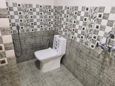 Common Bathroom Image of 791 Sq.ft 1 BHK Apartment / Flat for rent in Hafeezpet Hyderabad for Rs. 23000