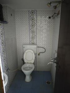 Bathroom Image of 700 Sq.ft 1 BHK Builder Floor for rent in Financial District Hyderabad for Rs. 17990
