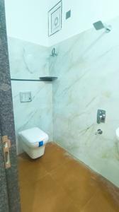 Bathroom Image of 900 Sq.ft 2 BHK Apartment / Flat for rent in Shekhar Shehnai Residency, L I G Colony Indore for Rs. 26000