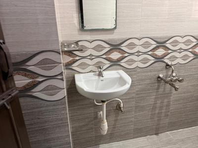 Bathroom Image of 350 Sq.ft 1 RK Builder Floor for rent in Ramamurthy Nagar Bengaluru for Rs. 9500