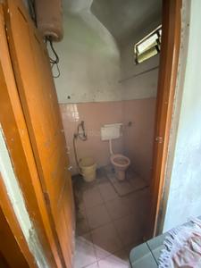 Bathroom Image of 1250 Sq.ft 2 BHK Independent House for rent in Padmarao Nagar Secunderabad for Rs. 18000